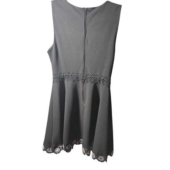 B. Darlin Black Sleeveless Dress With Lace Trim & Embroidered Hem Size 11/12 - Picture 6 of 8